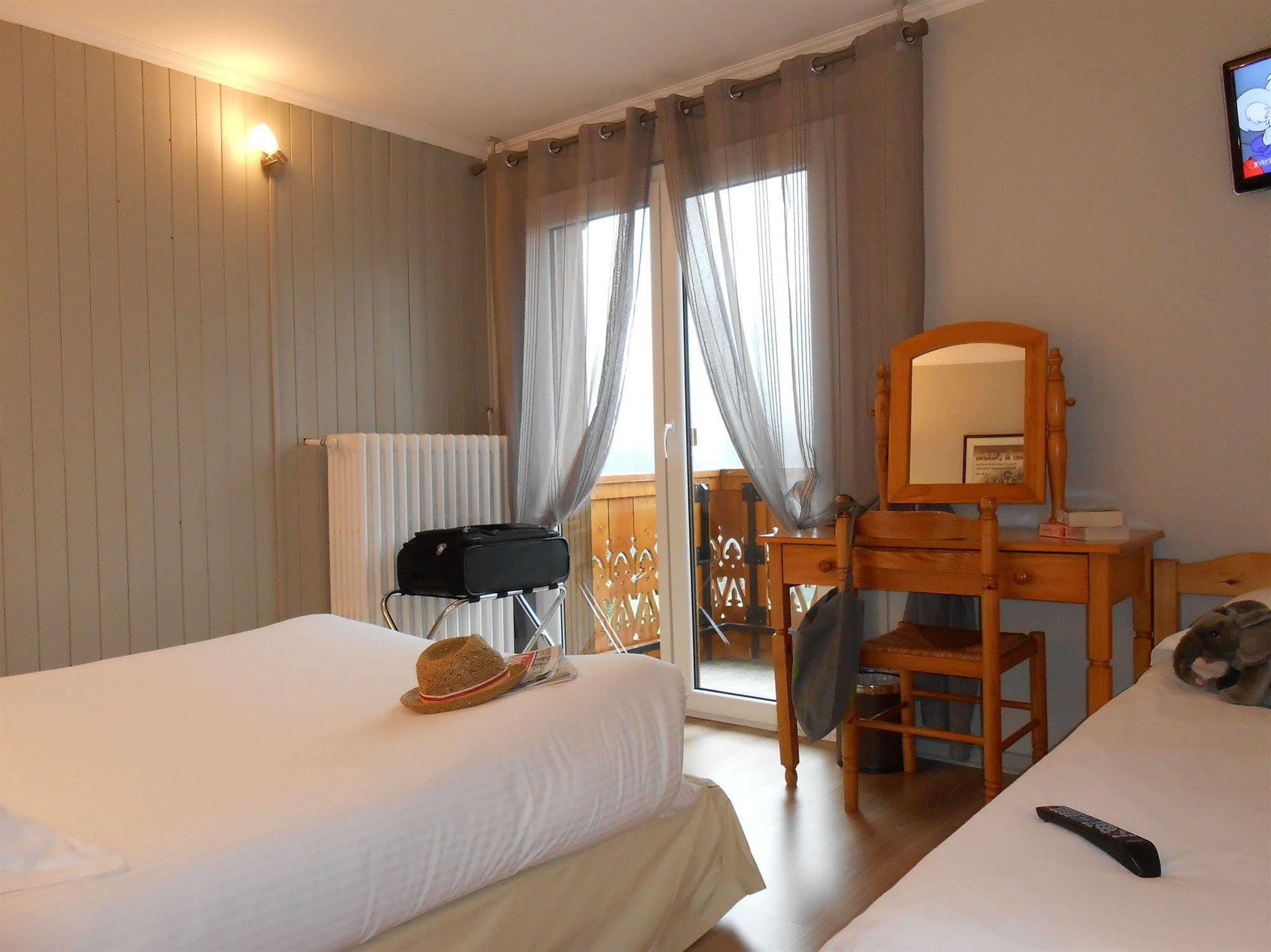 Le Chabi Hotell Abondance Eksteriør bilde