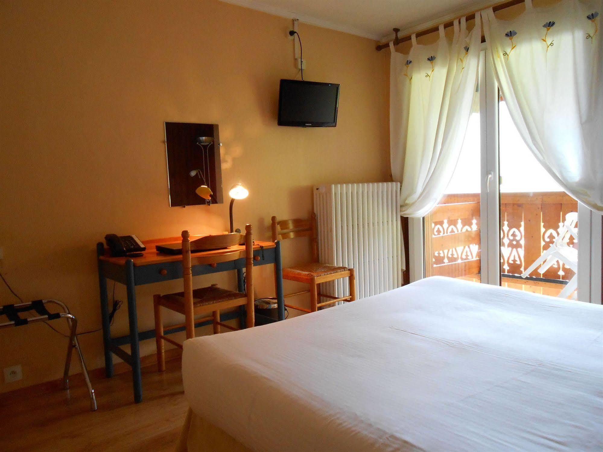 Le Chabi Hotell Abondance Eksteriør bilde