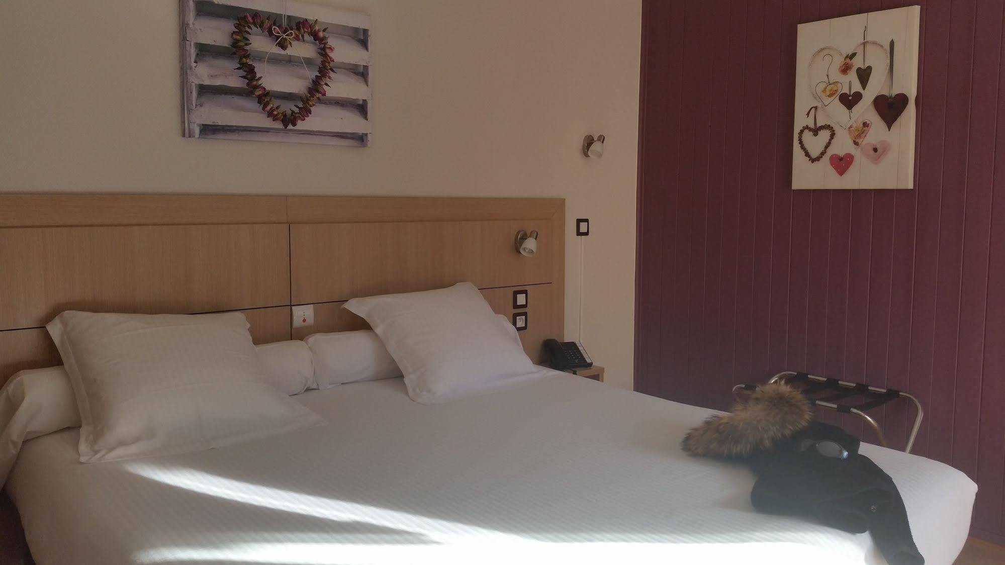 Le Chabi Hotell Abondance Eksteriør bilde